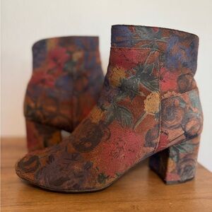 COLE HAAN Floral Suede Ankle Boots • Block Heel • Women’s 6